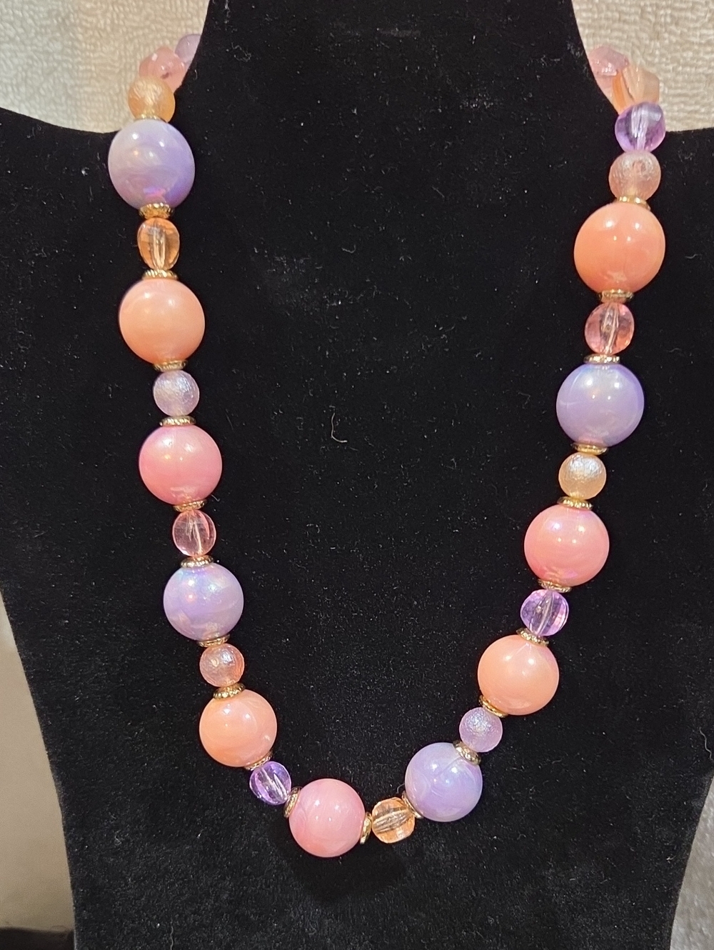 PASTEL BEADED NECKLACE